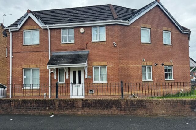 Well Presented 3 Bedroom Semi-Detached Home Sale – M8 Cheetham Hill